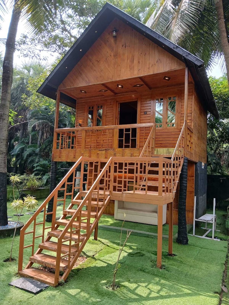 Honeymoon Tree House