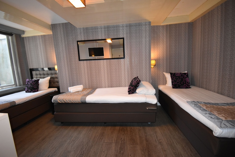 Triple Room, 3 Single Beds