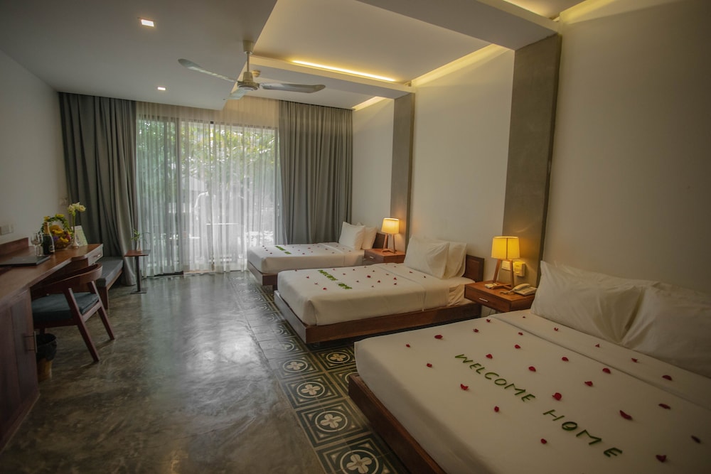 Infinity Poolside Family Suite - Photo 1