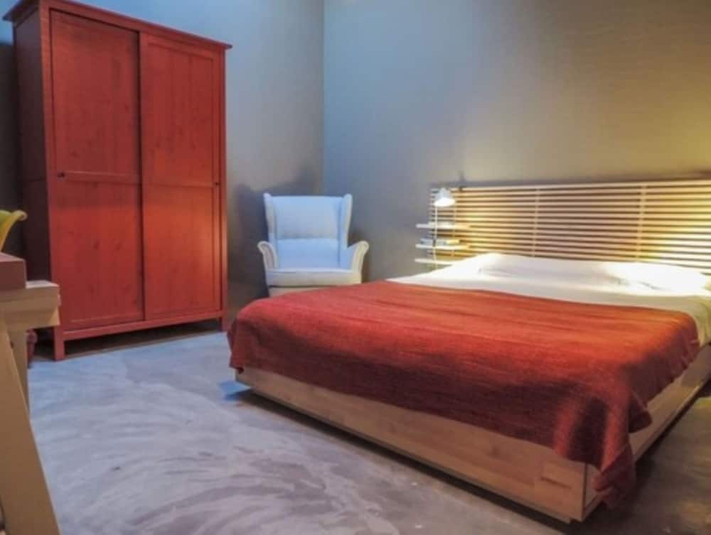 Standard House, 1 King Bed photo 3
