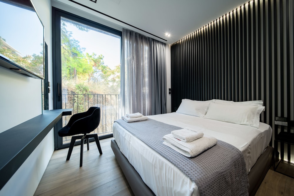 Luxury Suite, 1 Bedroom, Hill View (202) photo 1