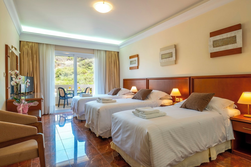 Superior Triple Room photo 3