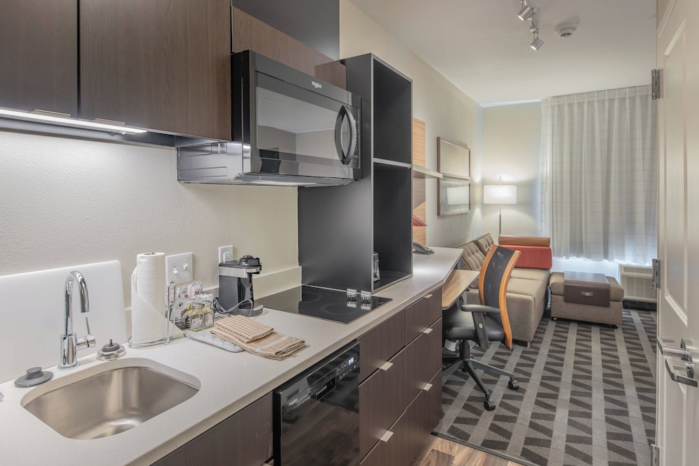 Studio, 1 King Bed with Sofa bed (Mobility Accessible, Roll-in Shower)