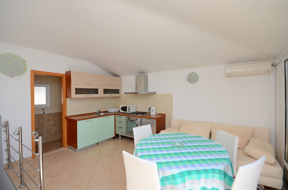 Apartment (A4)