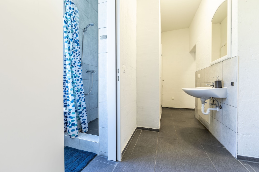 Basic Double Room, Non Smoking (Yellow Inn 21) - Photo 9