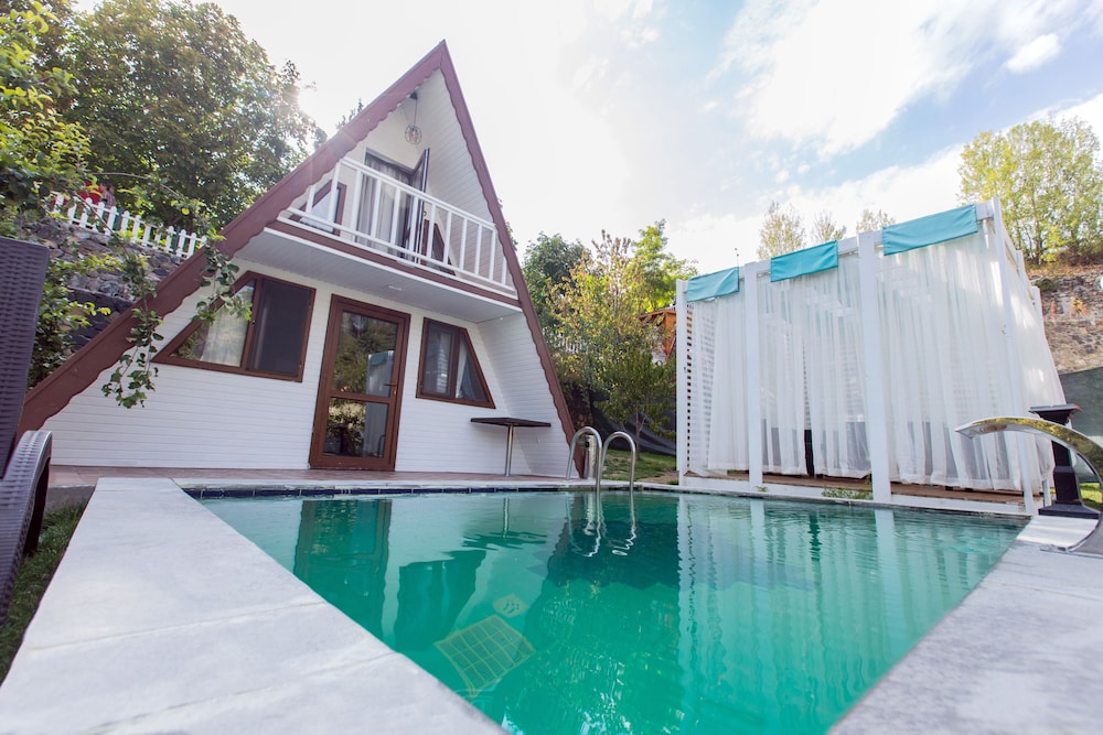 Family Room, 2 Double Beds, Non Smoking, Pool View photo 2