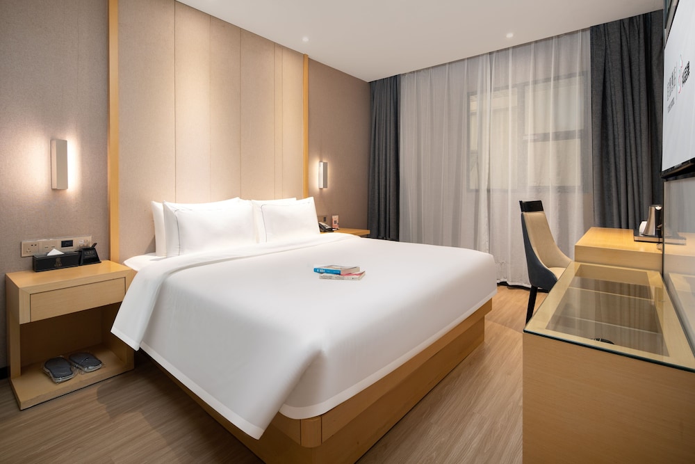 Deluxe Room, City View