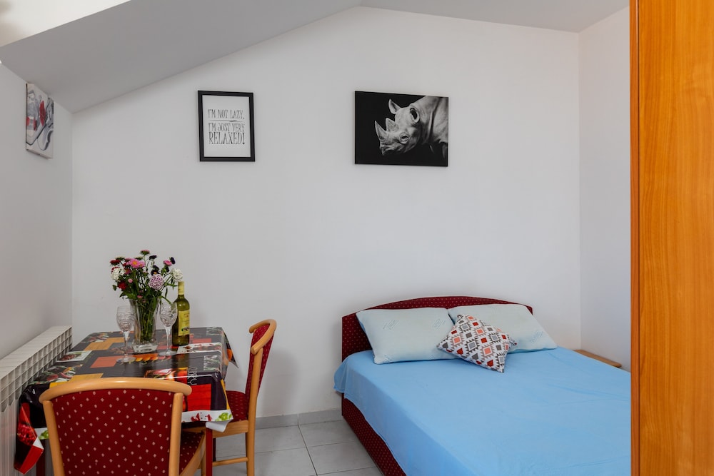 Studio double bed 8