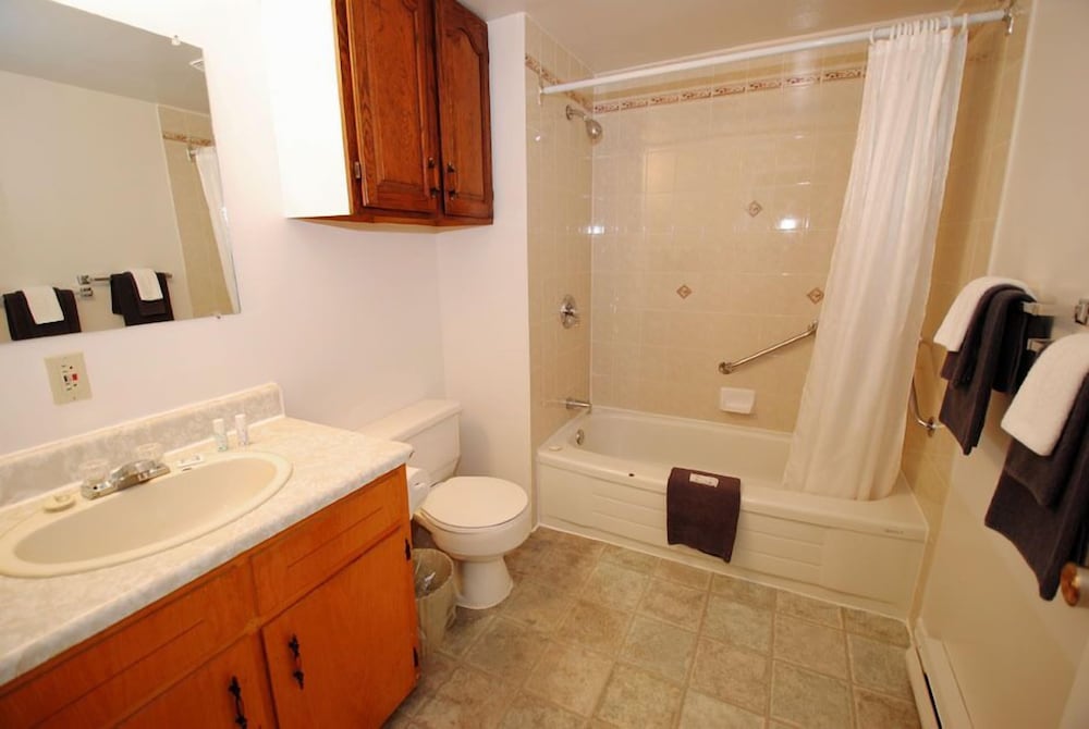 Room, 2 Double Beds photo 3