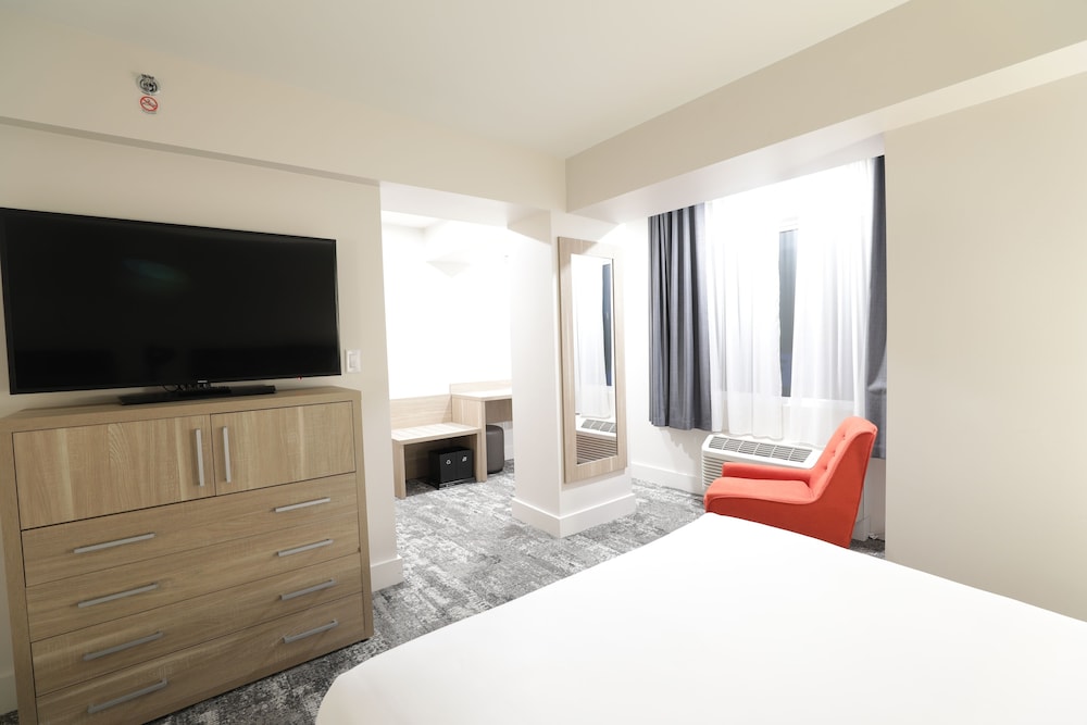 Standard Room, 2 Queen Beds, Lakeside photo 2