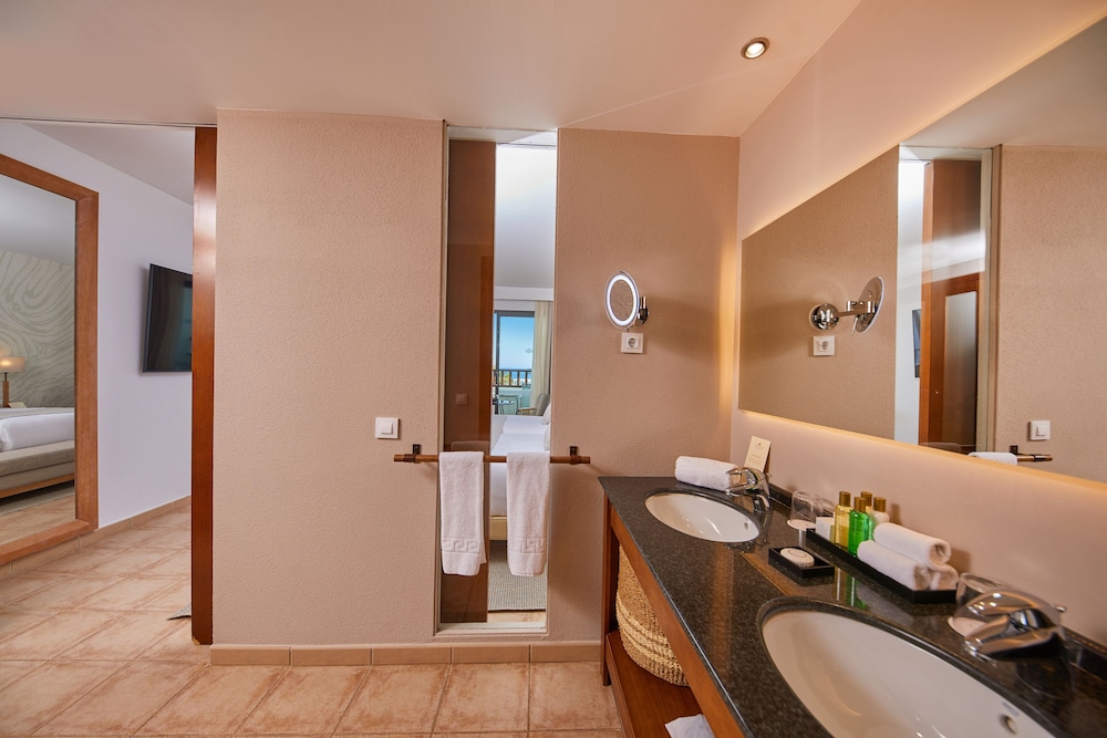Double Room, Terrace, Ocean View thumbnail 5