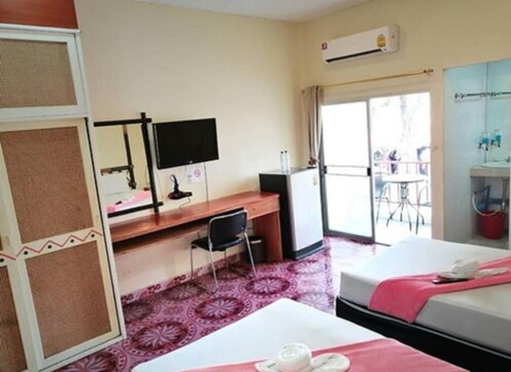 Deluxe Room, 2 Twin Beds, Tower photo 2