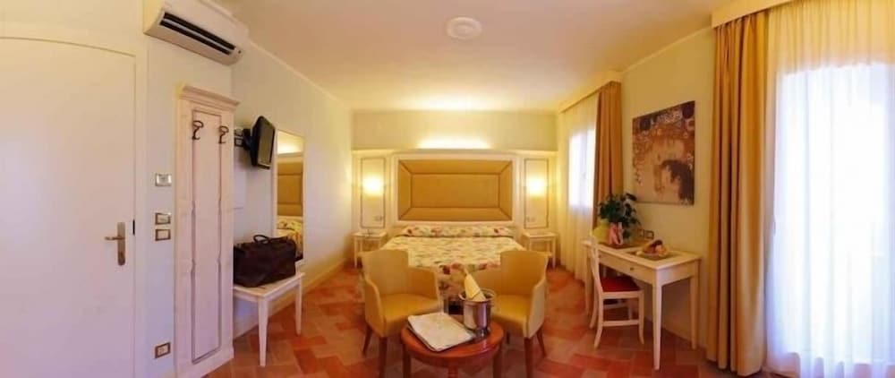 Double or Twin Room photo 1