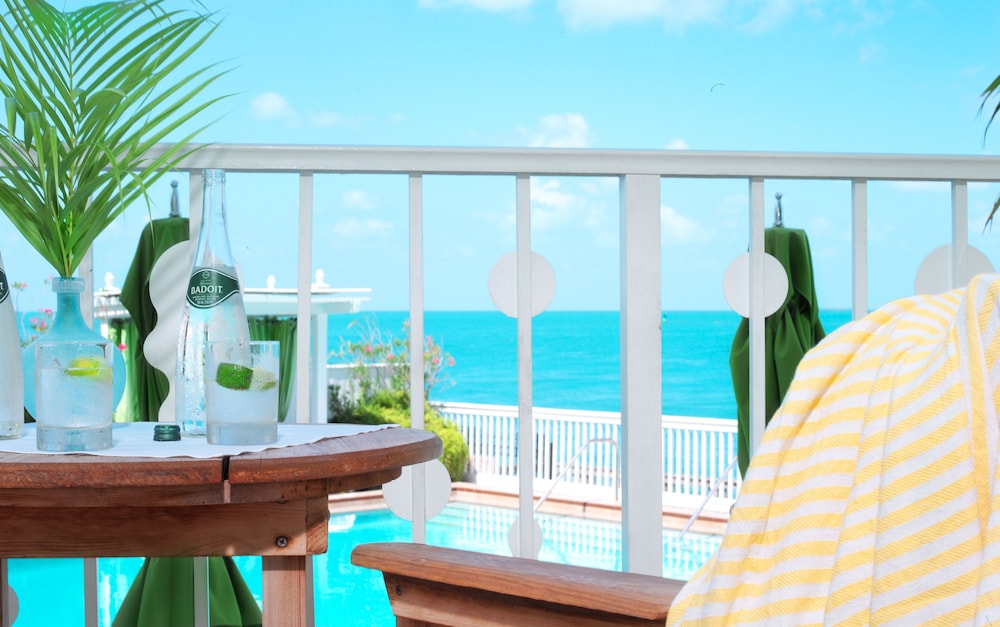 Mobility/hearing Accessible Partial Oceanview Junior Suite