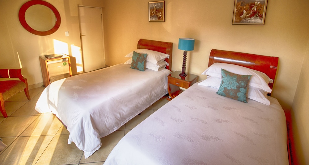 Luxury Twin Room photo 2