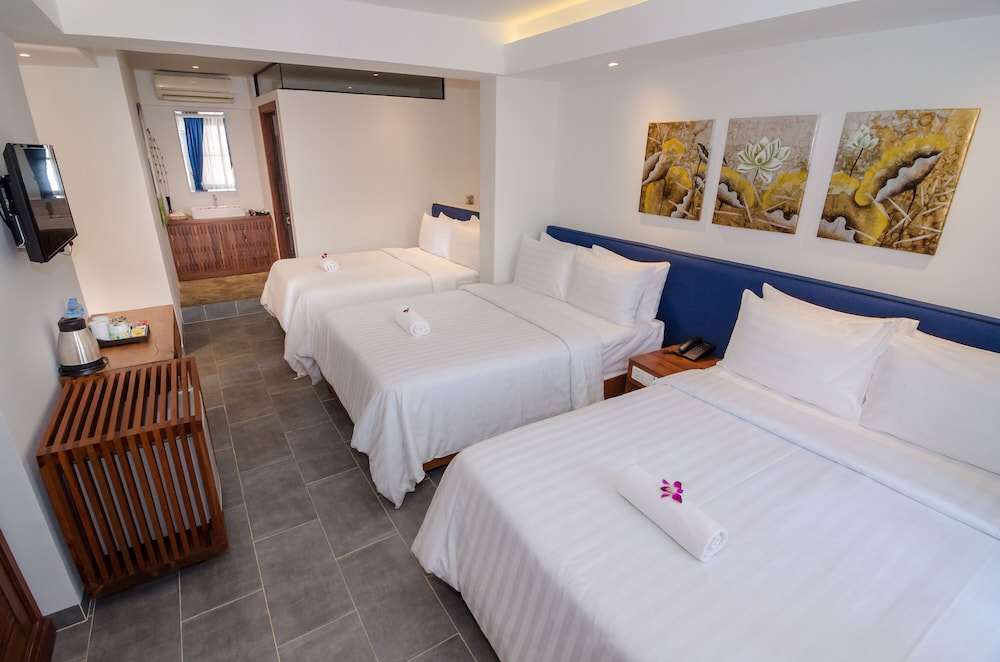 Deluxe Triple Room (Free Airport Pick Up) photo 1