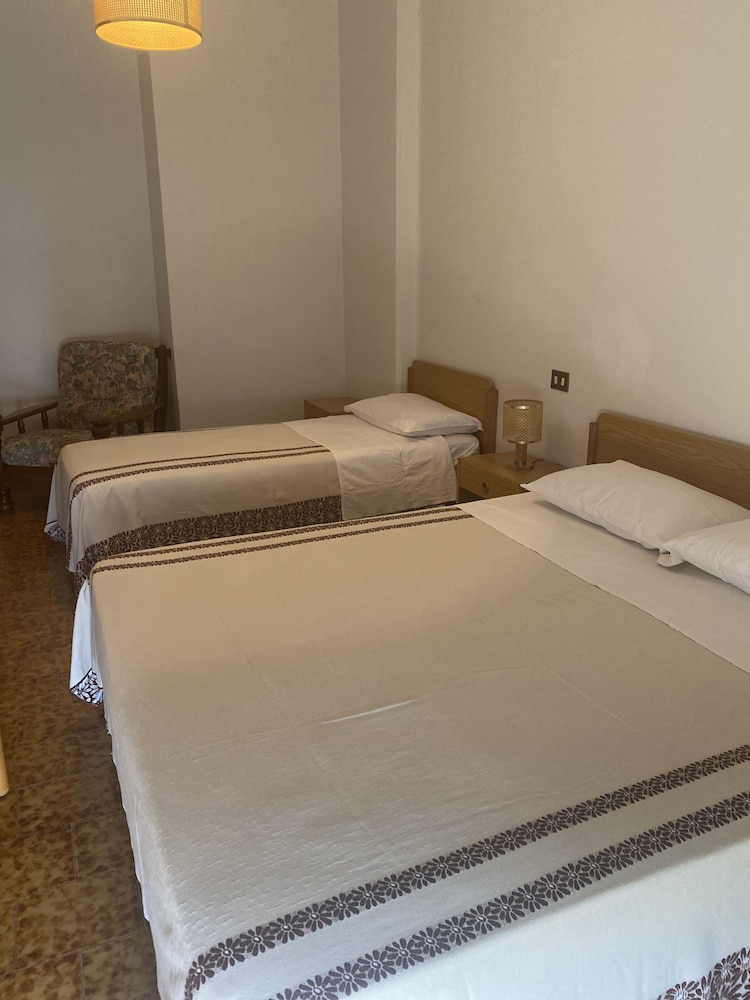 Basic Triple Room
