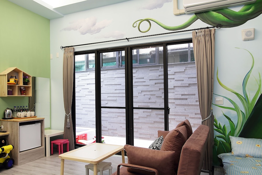 Family Room (6-Person)