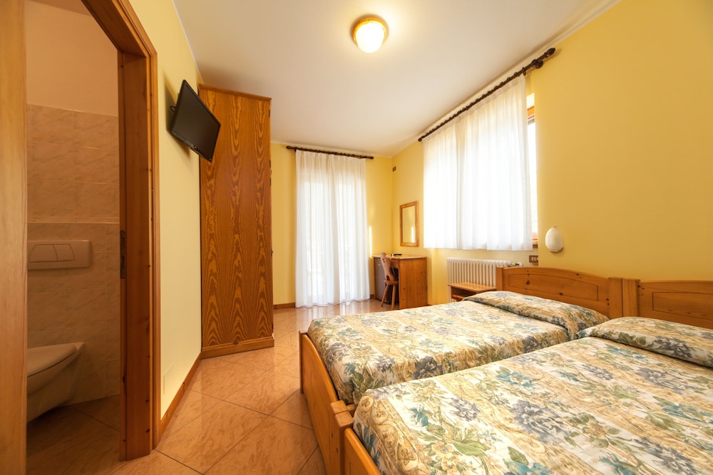 Economy Double Room photo 1