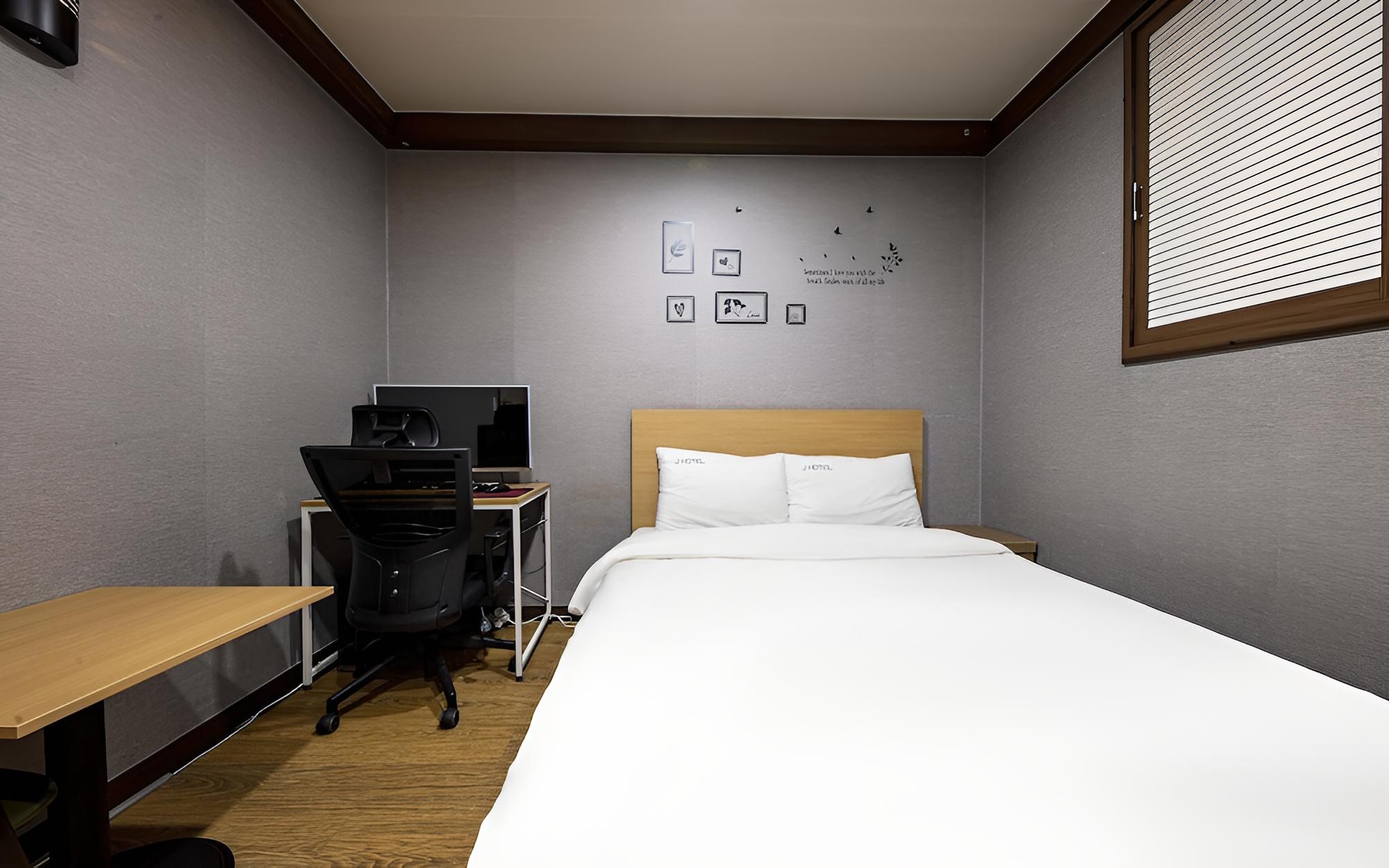 Room (Standard B (game 1PC Netflix availabl) - Photo 7