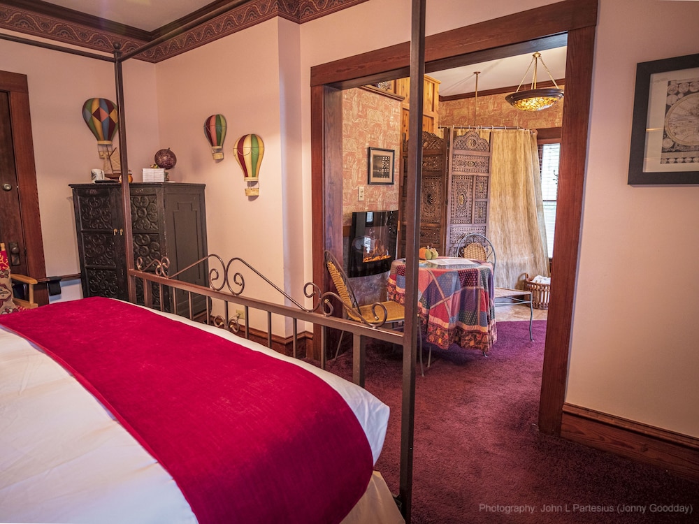 Room, Private Bathroom (Robert Louis Stevenson) photo 1
