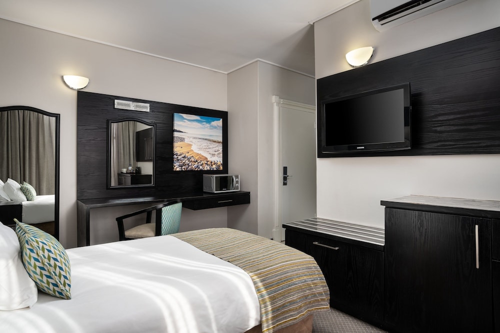 Deluxe Room, 1 King Bed - Photo 1