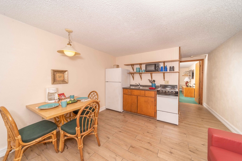 Suite, 2 Double Beds, Kitchen photo 2