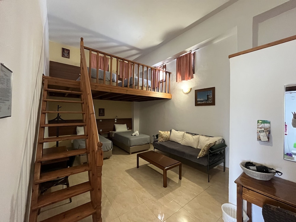 Basic Quadruple Room, Multiple Beds, Non Smoking photo 2