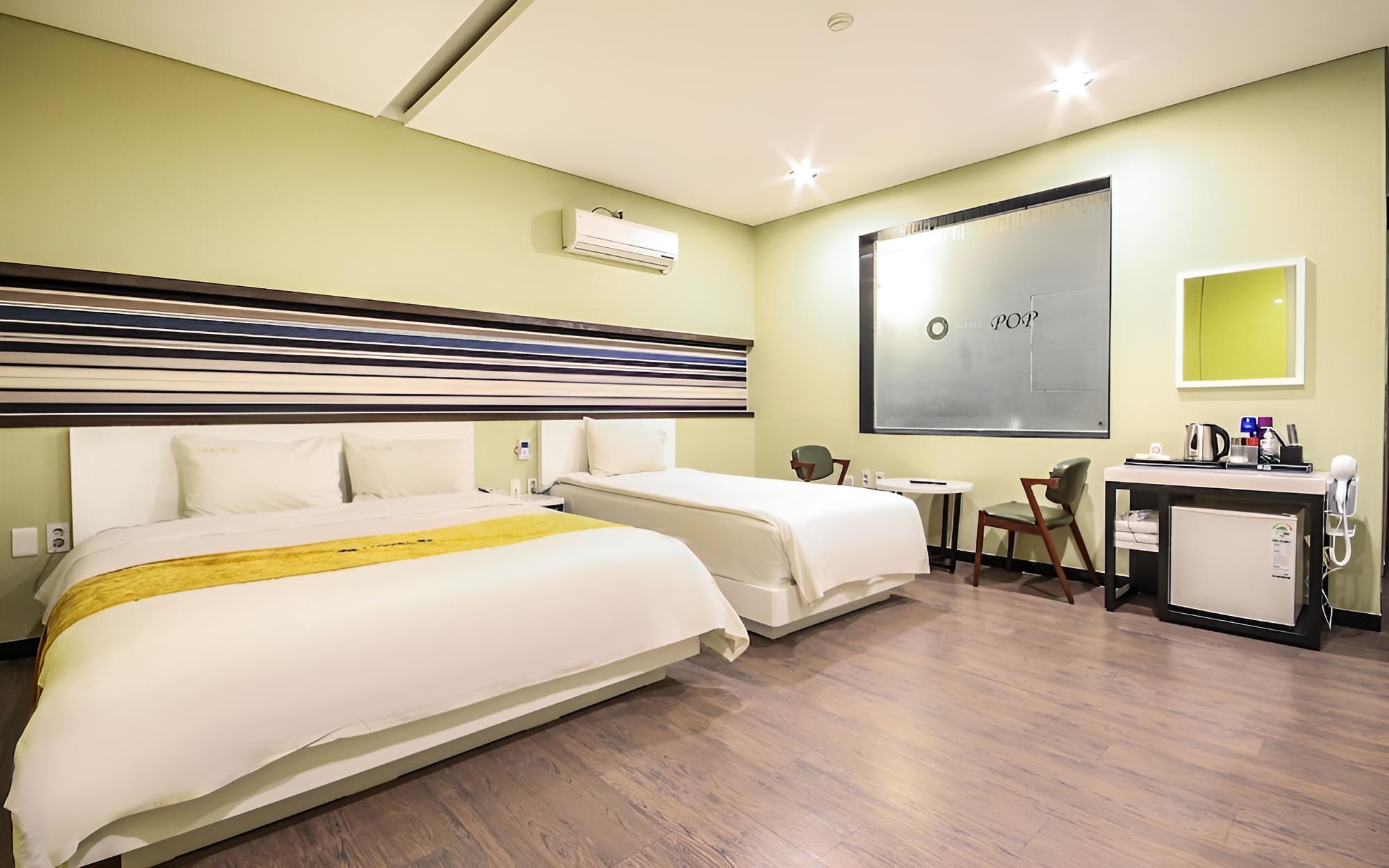 Room (Twin) - Photo 2
