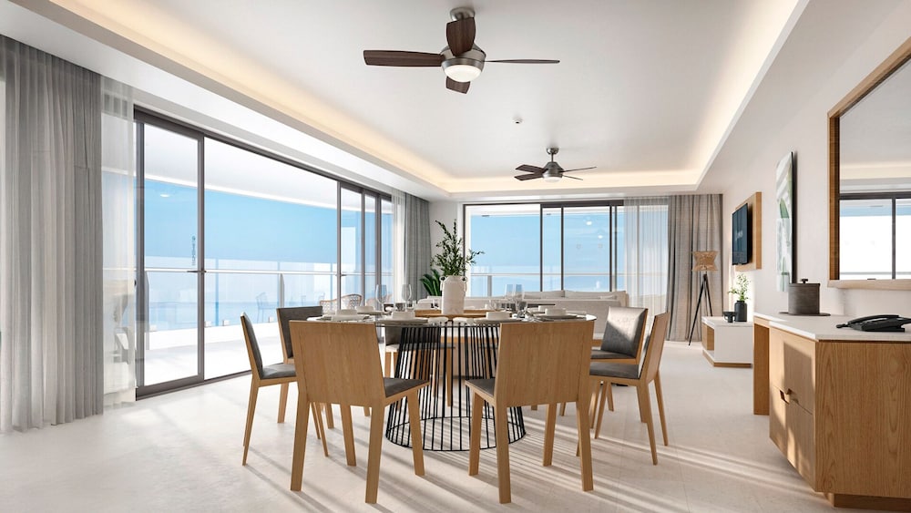 Sunset Suite Ocean Front photo 3