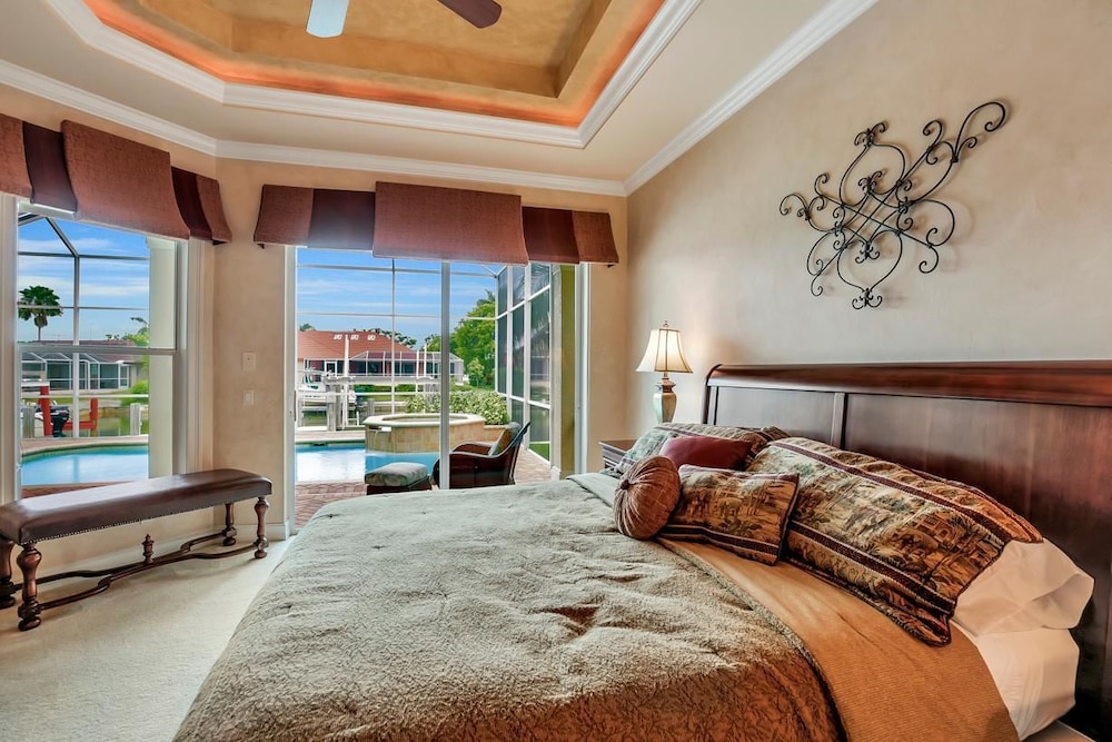 Luxury House, 3 Bedrooms, Pool View, Poolside photo 1