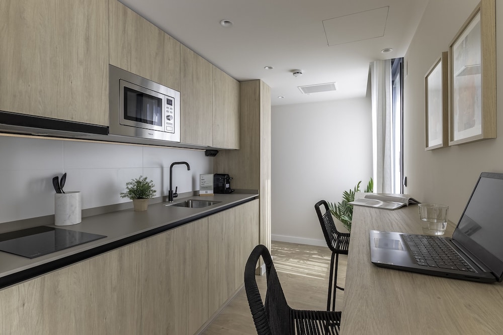 Apartment, 2 Bedrooms, Terrace - Photo 6