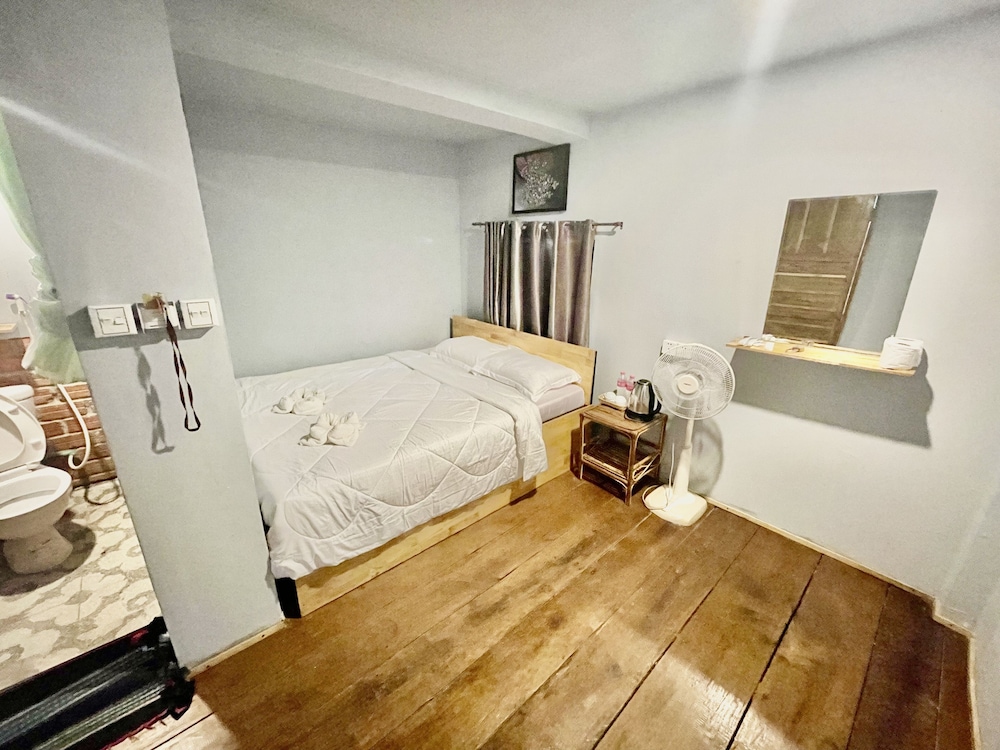Basic Double Room photo 2