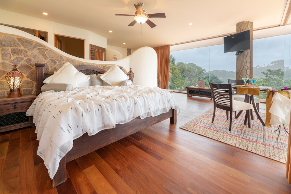 Vista Suite with Panoramic Ocean View - Photo 9