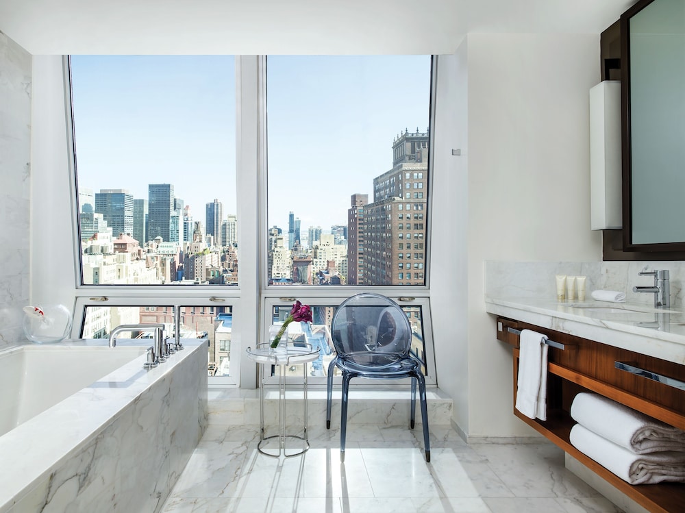 Deluxe City View King with Kitchen