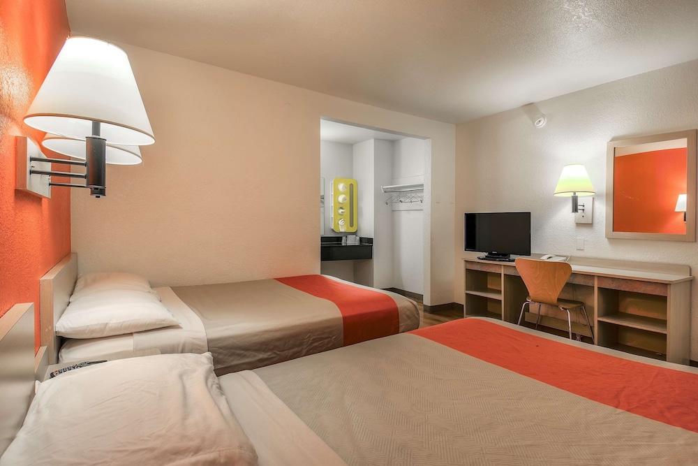 Deluxe Room, 2 Double Beds, Non Smoking, Refrigerator photo 3