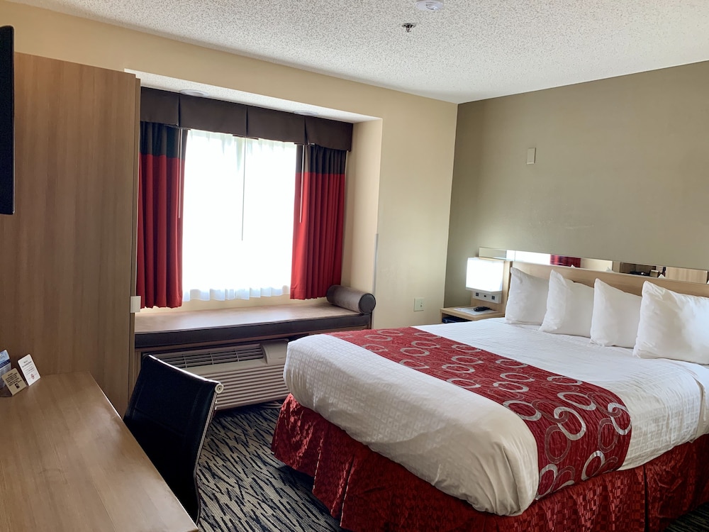 Standard Room, 1 Queen Bed - Photo 2