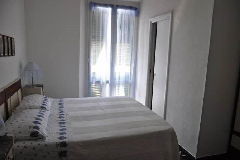 Double Room, Shared Bathroom photo 3