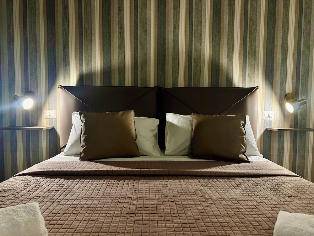 Classic Quadruple Room, City View