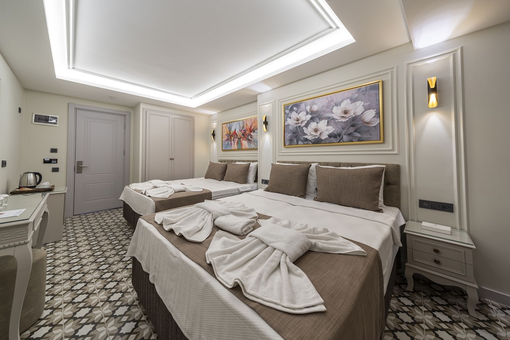 Family Room, 2 Queen Beds photo 1