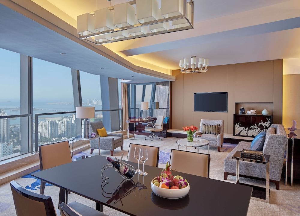 Deluxe Suite, 1 King Bed, Ocean View (Lounge Access)