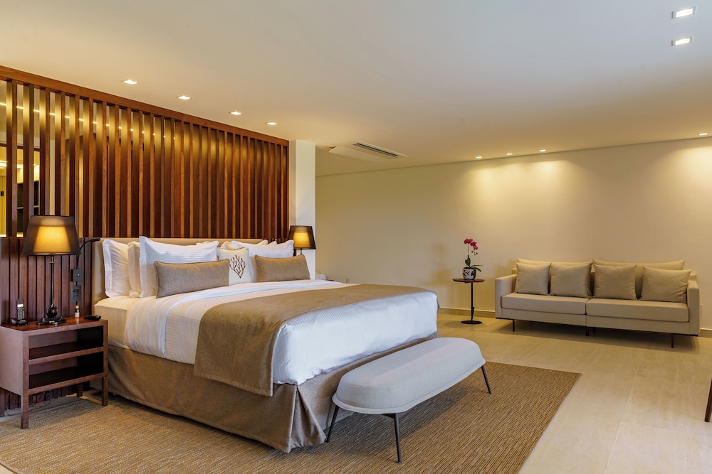 Luxury Room, Bathtub, Golf View - Photo 1