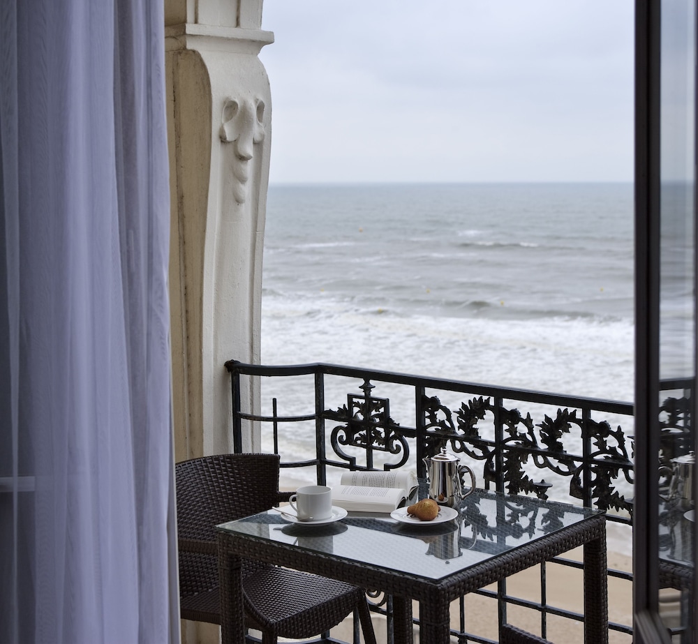Deluxe Room, 1 Queen Bed, Balcony, Sea View - Photo 2