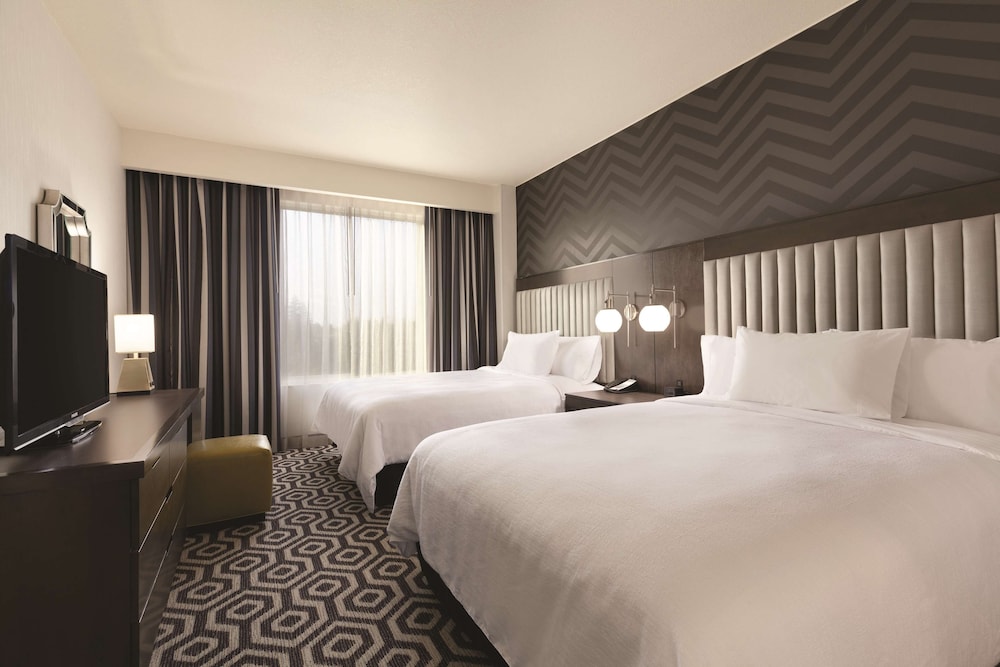 Room, 2 Queen Beds, Accessible, Bathtub photo 2