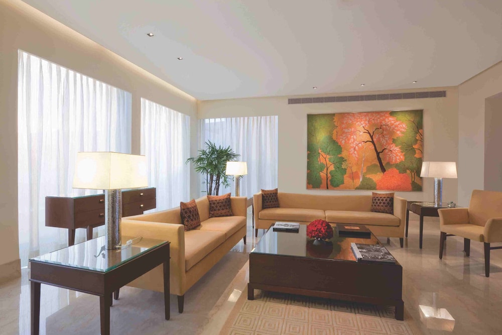Luxury Suite - Photo 10