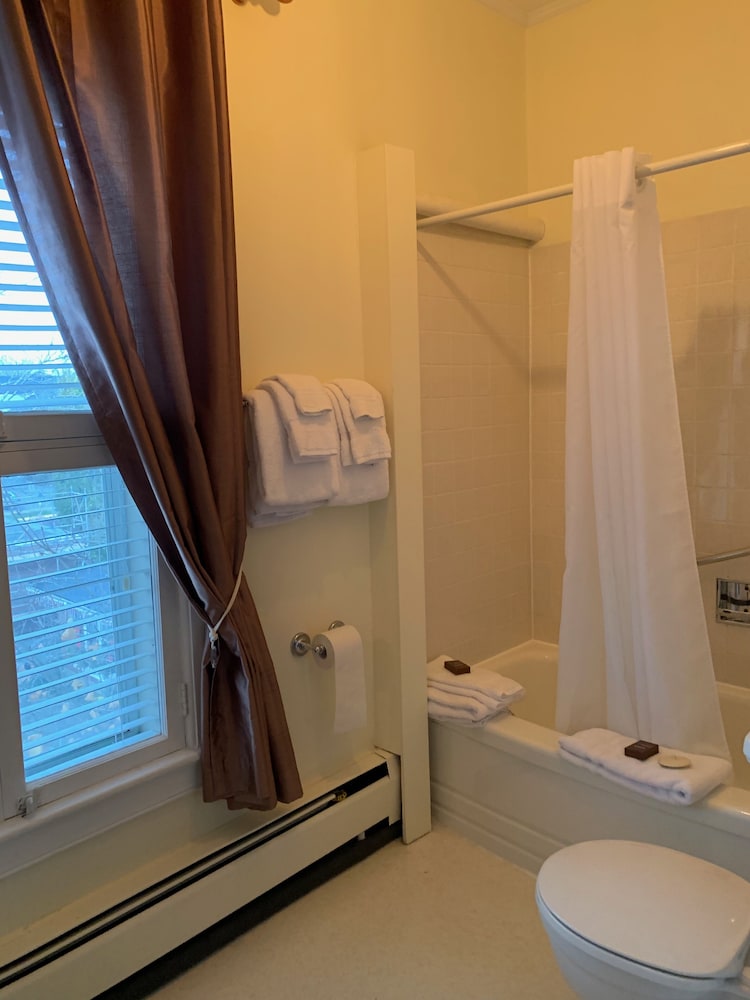Panoramic Quadruple Room, 2 Queen Beds, Non Smoking, Ensuite, photo 6