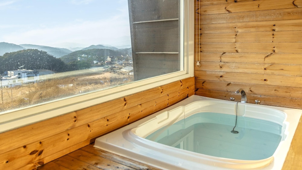 Basic Room, 1 Bedroom (eondeok) photo 3