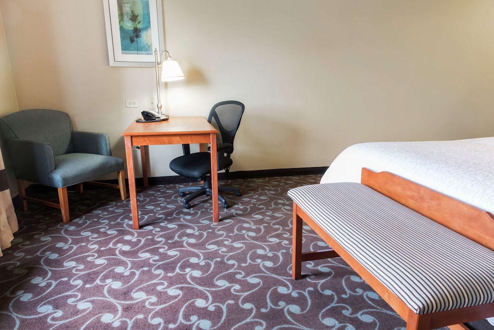 Room, 1 King Bed, Accessible, Non Smoking (Mobility & Hearing, Roll-in Shower) photo 2