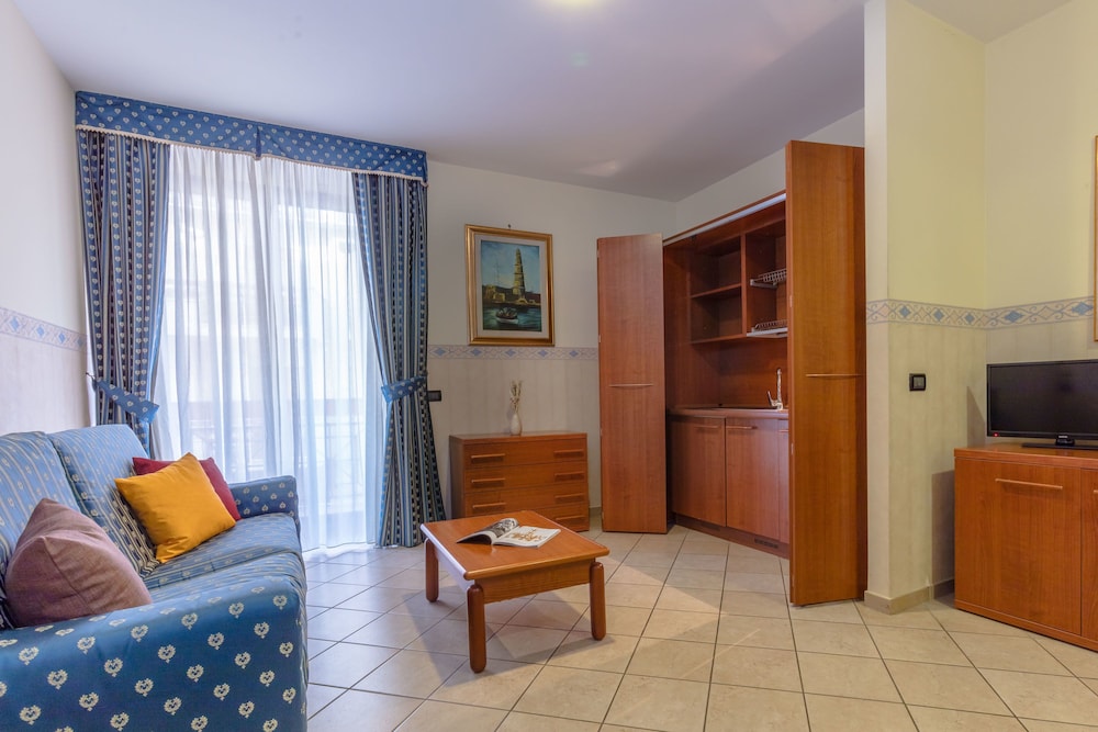 Suite - Photo 5