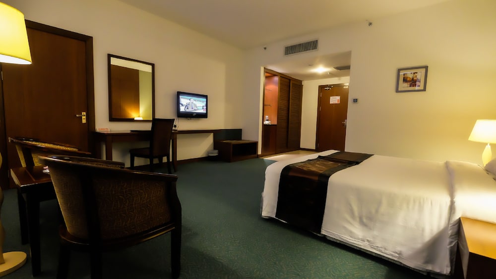 Standard Room, Queen or 2 Single Beds photo 3
